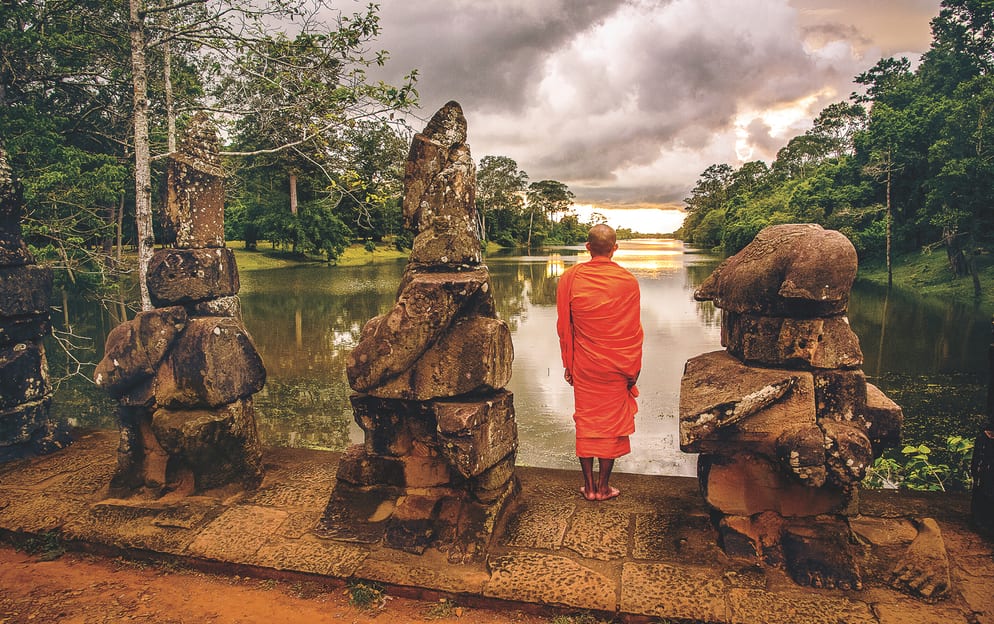 Angkor Ban - MEK_AngkorWat_Monk_water.jpg